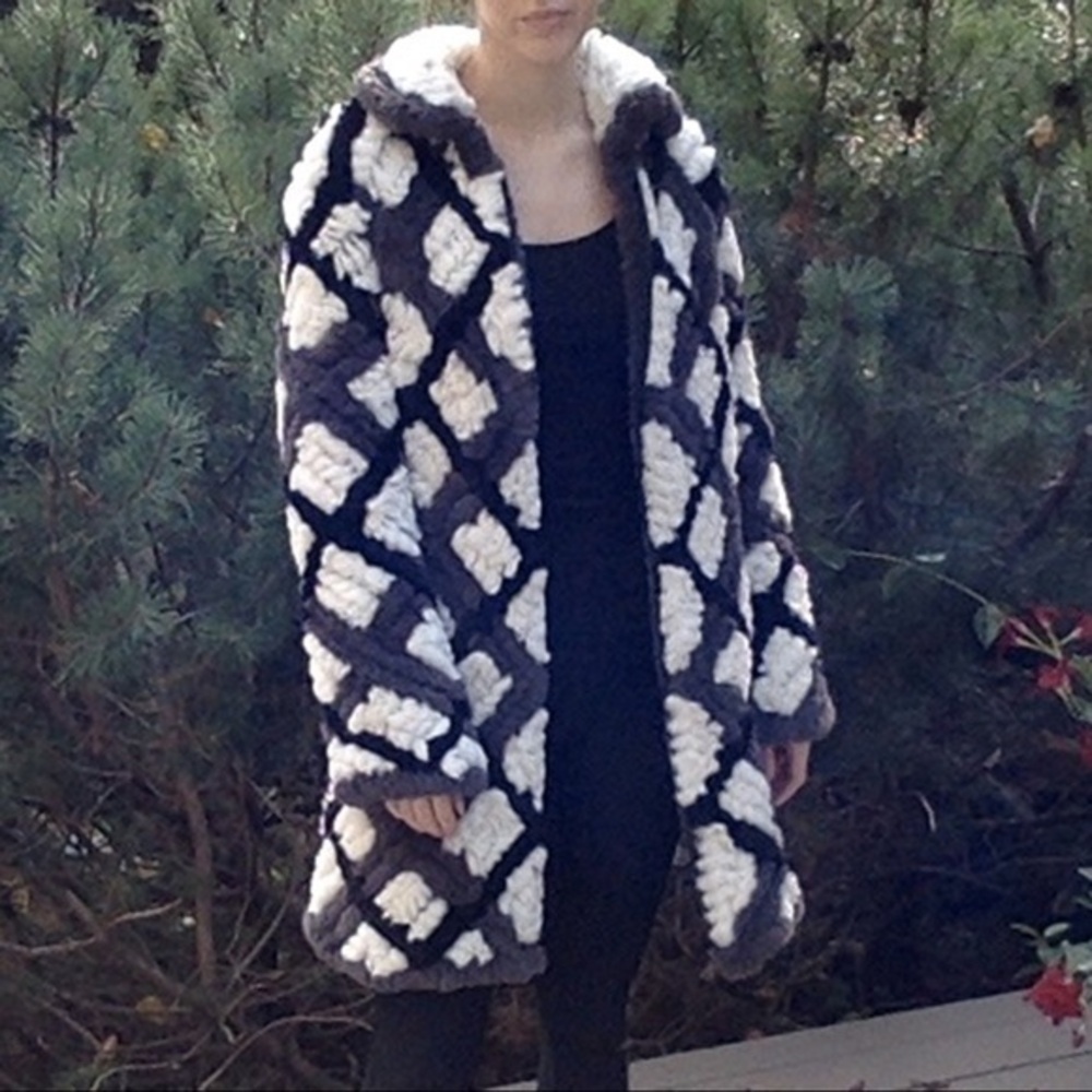 EUC Avec Les Filles Knitted Faux Fur Geo Pattern Coat White Grey Small